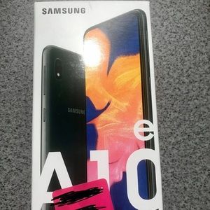 Two new phones. Samsung 10Ae and Iphone 7 128 Gb.